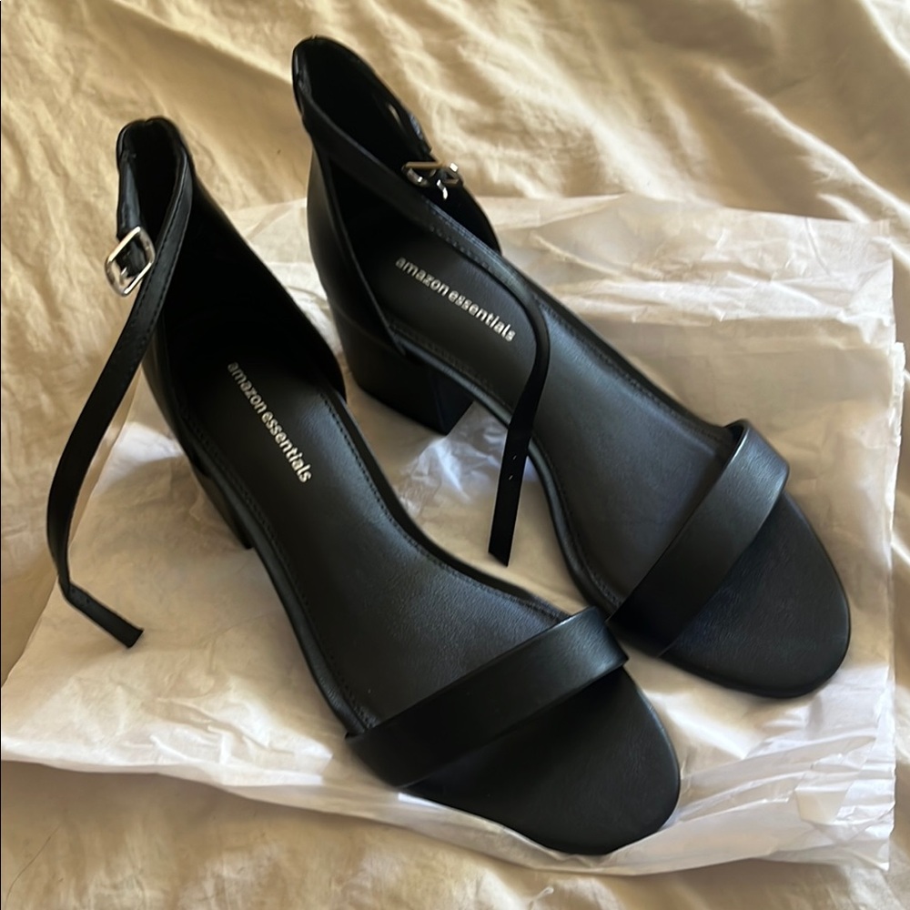 Amazon Essentials Black Women's Sandals